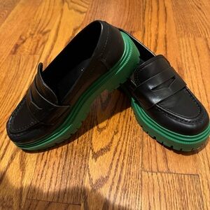Soda Loafers - Unique Green Soles! Women’s 5.5